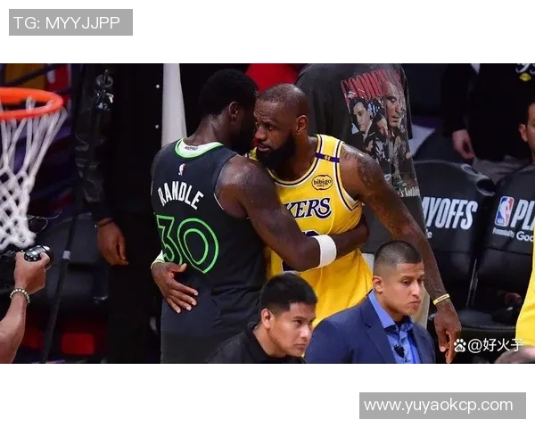 詹姆斯在湖人对热火第五场比赛中的精彩挑战瞬间回顾